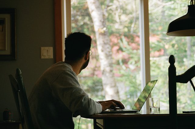 Remote vs Hybrid: What Social Media Professionals Prefer in 2025