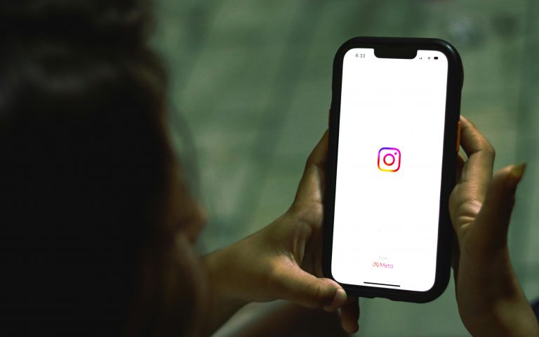 Mastering First Impressions: How to Create Social Media Onboarding Kits for New Clients